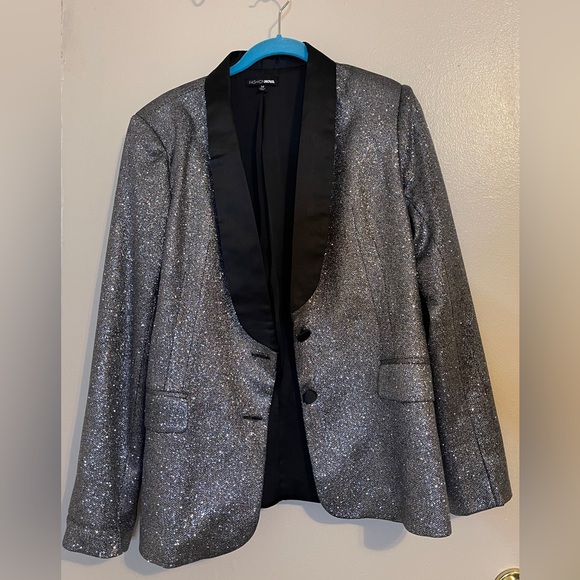 FASHION NOVA SILVER GLITTER BLAZER FOR THE NEW YEAR - Picture 4 of 5